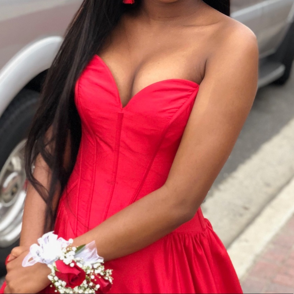 Sherri Hill Red gown - prom dress - Picture 3 of 5